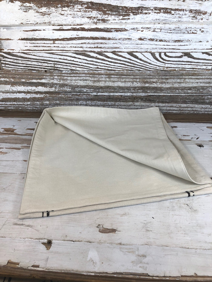 Sunny Feed Farmhouse Table Runner