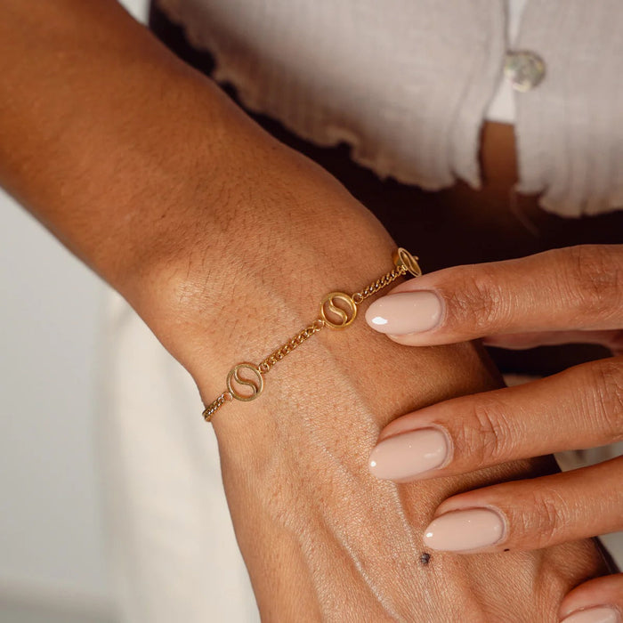 Women's Stainless Steel 18K Gold-Plated Bracelet – Sierra Pendant, Dainty – Meiva bracelet view 4