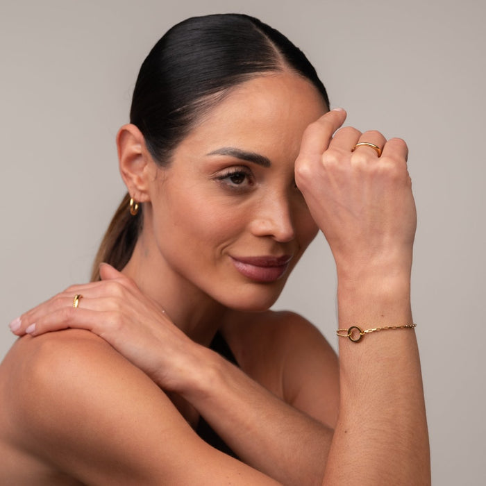 Women's Stainless Steel 18K Gold-Plated Bracelet – Une, Dainty – Meiva bracelet view 5