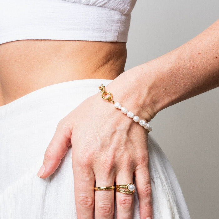Women's Stainless Steel 18K Gold-Plated Pearl Bracelet – Mood, Dainty – Meiva bracelet view 2